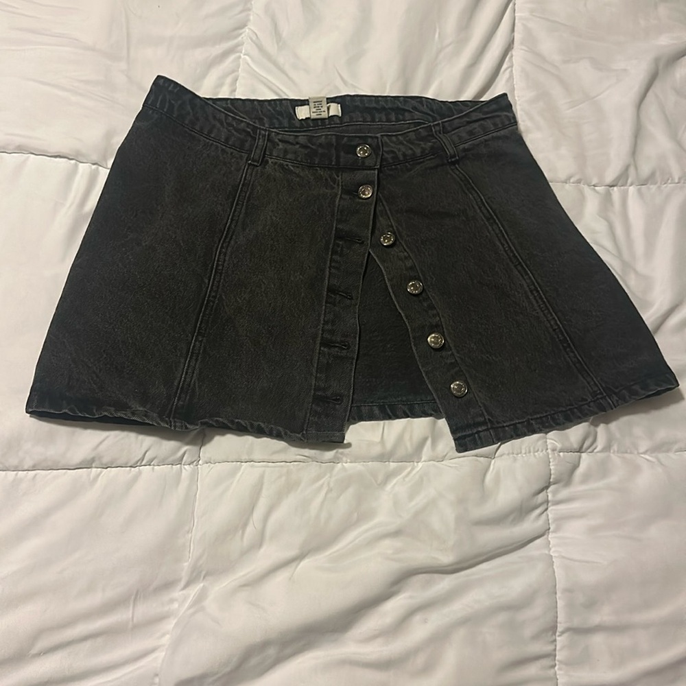 Black button down mini skirt.